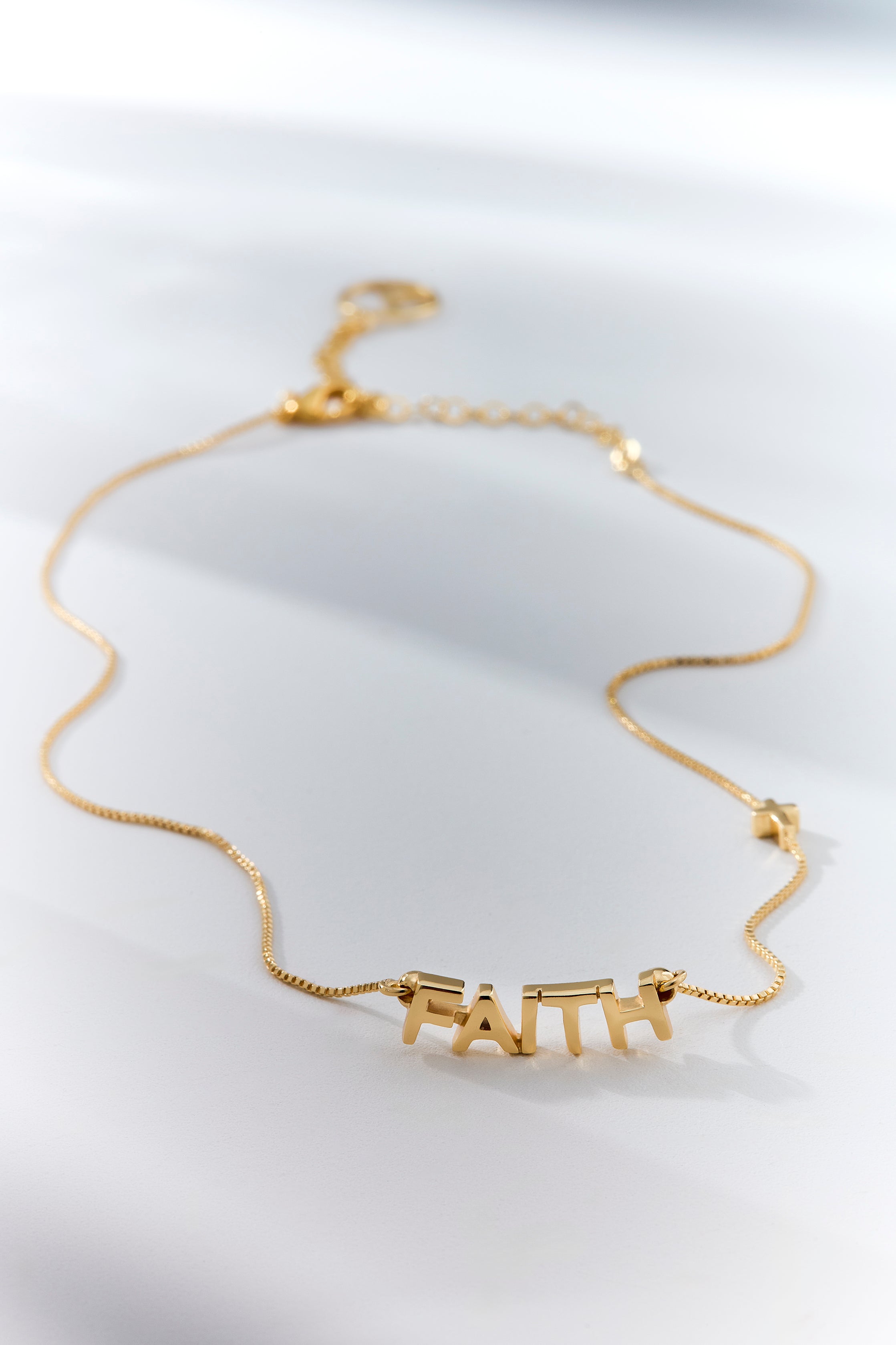 Faith Necklace - O Que Te Move Collection