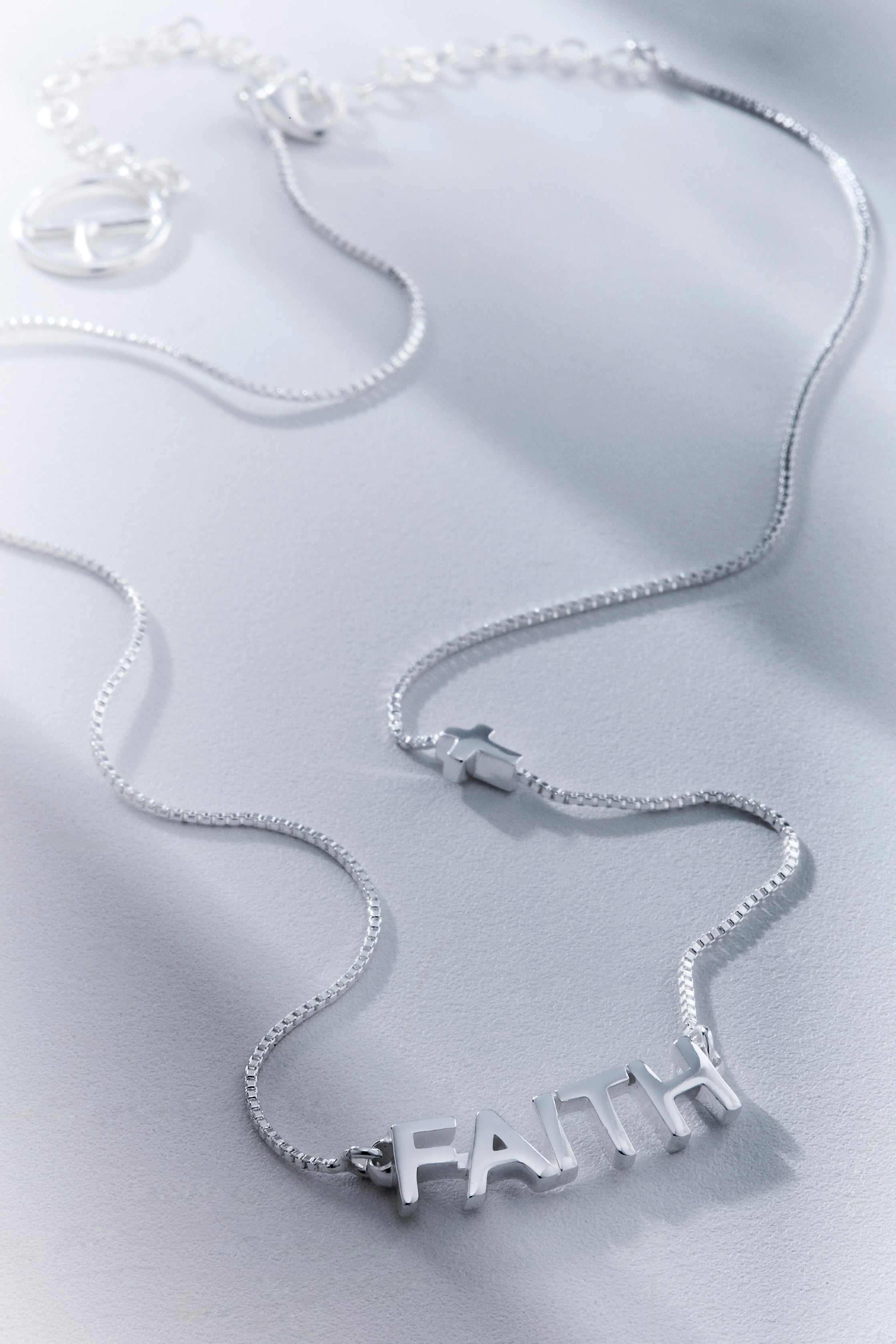 Faith Necklace - O Que Te Move Collection