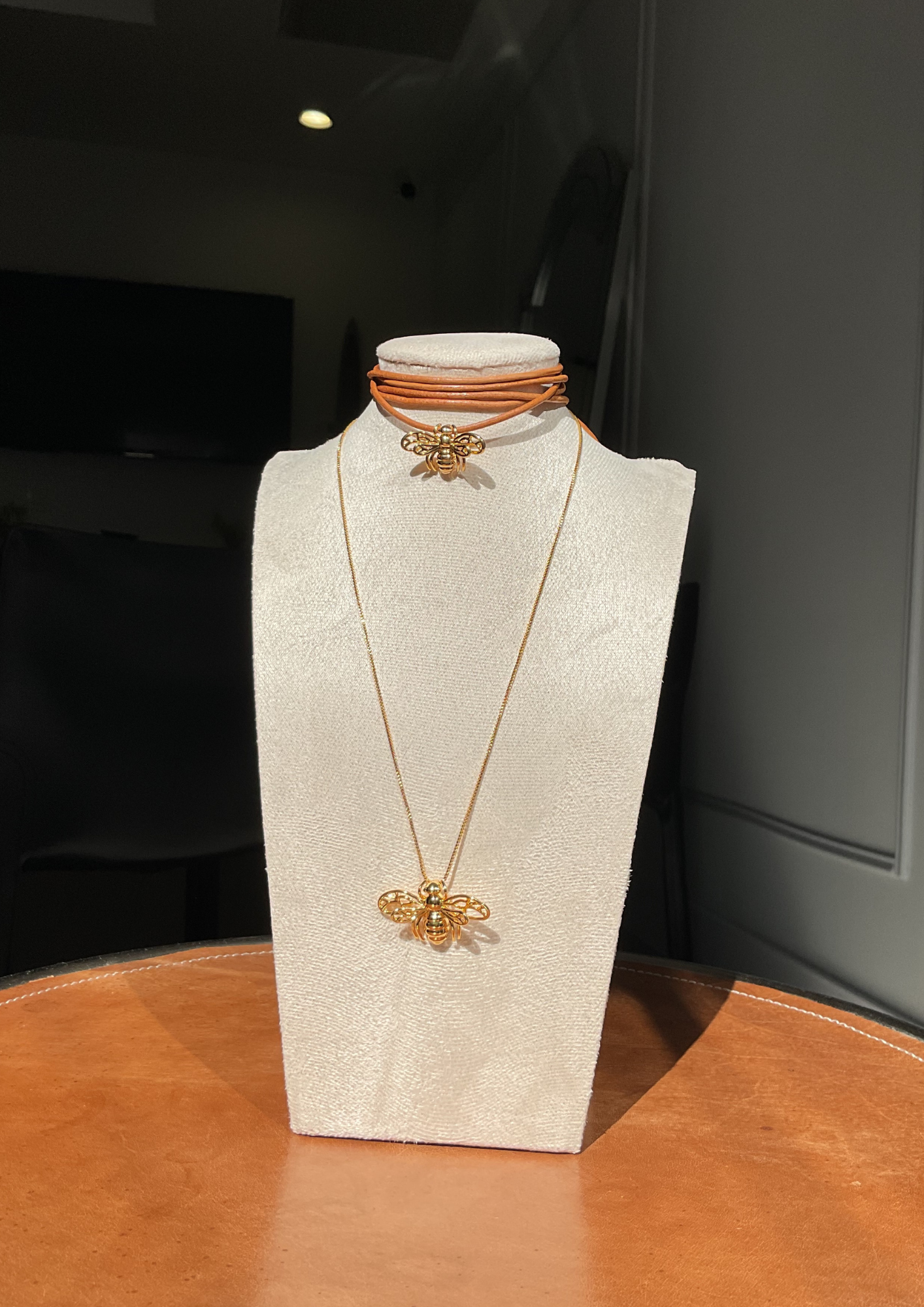 Necklace Display Hello Anna 10 in